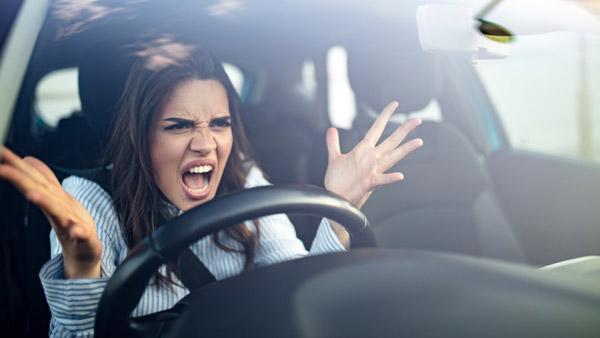 கார் ஓட்டும் ஸ்டைலை வைத்தே ஒருவர் எந்த மூடில் இருக்கிறார் என கண்டுபிடித்து விடலாம் எப்படி தெரியுமா . . .