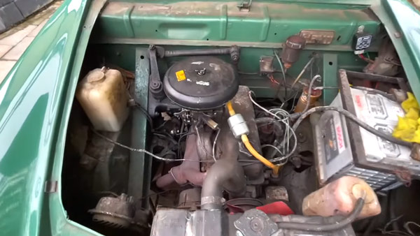 தெரிஞ்சிருந்த இந்த கார அப்போவே வாங்கியிருக்கலாம்! 40 வருஷமா உழைக்கும் கார்... இப்பவும் புதுசு போல மின்னுது... இன்னமும் பல வருஷத்த தாண்டும் போல...