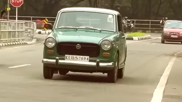 தெரிஞ்சிருந்த இந்த கார அப்போவே வாங்கியிருக்கலாம்! 40 வருஷமா உழைக்கும் கார்... இப்பவும் புதுசு போல மின்னுது... இன்னமும் பல வருஷத்த தாண்டும் போல...