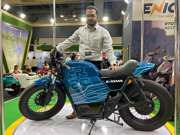 பெருத்த அடியை கொடுக்க தயாரான இந்திய நிறுவனம்... ஒன்றல்ல, இரண்டல்ல... மொத்தமா 6 இ-ஸ்கூட்டர்களை வெளியீடு செஞ்சிருக்கு!