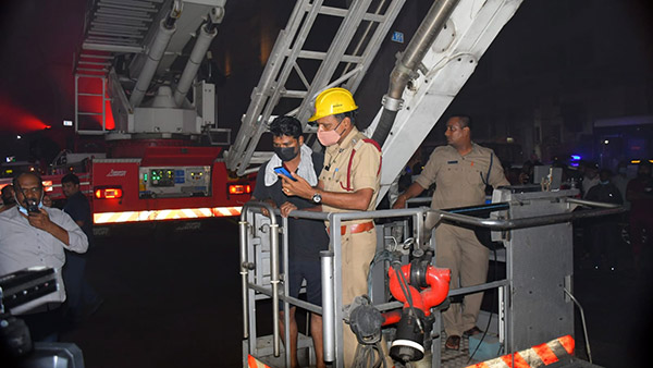 எலெக்ட்ரிக் ஸ்கூட்டர் வெடித்து 8 பேர் மரணம் . . . நாட்டையே உலுக்கிய சோகச் சம்பவம் . . .