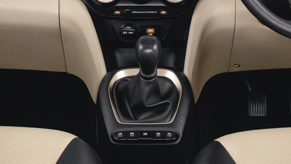 ரிப்பேர் எல்லாம் இல்ல . . . கார்கள் ரிவர்ஸில் வரும் போது ஏன் 