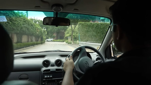 பெட்ரோல் ஹூண்டாய் சேன்ட்ரோ காரை மூன்றே நாட்களில் எலெக்ட்ரிக் காராக மாற்றிய நபர்... எவ்வளவு செலவுனு தெரிஞ்சா நீங்களும் உங்க காரை மாத்திக்க ஆசப்படுவீங்க!