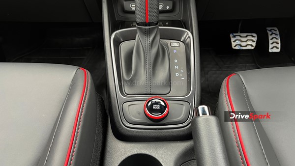 ஹூண்டாய் வென்யூ என்-லைன் கார் எப்படி இருக்கு? டிரைவிங் மோட்கள் எல்லாம் ஓகே!! முழு டெஸ்ட் டிரைவ் ரிவியூ