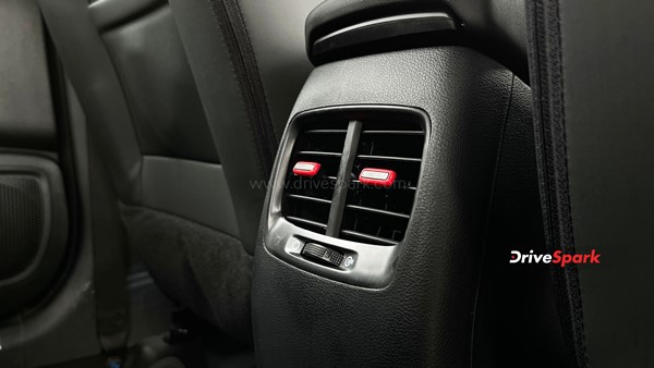 ஹூண்டாய் வென்யூ என்-லைன் கார் எப்படி இருக்கு? டிரைவிங் மோட்கள் எல்லாம் ஓகே!! முழு டெஸ்ட் டிரைவ் ரிவியூ