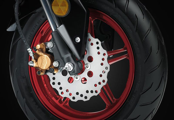 சும்மா போட்டிருக்காங்கனு நினைச்சுடாதீங்க!.. பைக்கின் டிஸ்க் பிரேக்குகளில் துளைகள் போட்டிருப்பதற்கான காரணமே வேற!..