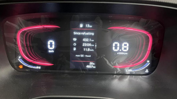 நிஜ உலகில் கியா கேரன்ஸ் 1.4 லிட்டர் டர்போ பெட்ரோல் எம்டி எவ்வளவு மைலேஜ் தருகிறது? நம்மை போல ஒரு கார் உரிமையாளர் கூறிய தகவல்!