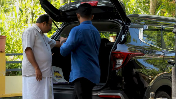 இந்த காரை வாங்கியதில் எங்க குடும்பமே ஹேப்பி!.. 3 மாத பயன்பாட்டை அடுத்து கேரன்ஸ் ஓனர் கூறிய தகவல்கள்!