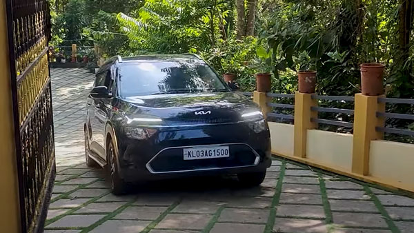 இந்த காரை வாங்கியதில் எங்க குடும்பமே ஹேப்பி!.. 3 மாத பயன்பாட்டை அடுத்து கேரன்ஸ் ஓனர் கூறிய தகவல்கள்!