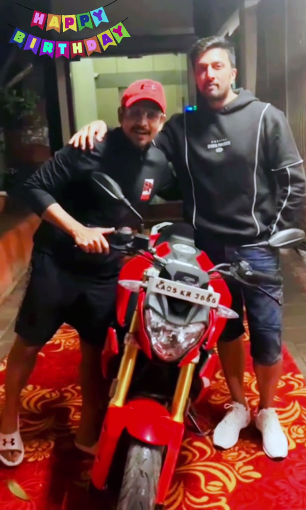 என்னங்க சொல்றீங்க... பிறந்தநாள் பரிசாக ரூ.3 லட்சம் மதிப்புள்ள BMW பைக்கா!! பிரபல நடிகரின் தாராள மனசு...