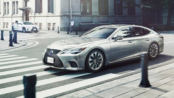 மழைநீரால் கார் ஸ்டார்ட் ஆகலயா? சர்வீஸ் முடியும் வரை வேறொரு கார் தரும் பிரபல கார் நிறுவனம்!! எங்கு தெரியுமா?