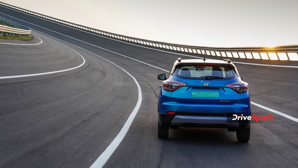 ரேஞ்ச் மட்டுமல்ல எல்லாமே சூப்பர் . . . மஹிந்திரா எக்ஸ்யூவி 400 காரின் ரிவியூ இதோ . . .