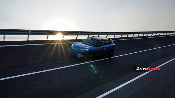 ரேஞ்ச் மட்டுமல்ல எல்லாமே சூப்பர் . . . மஹிந்திரா எக்ஸ்யூவி 400 காரின் ரிவியூ இதோ . . .