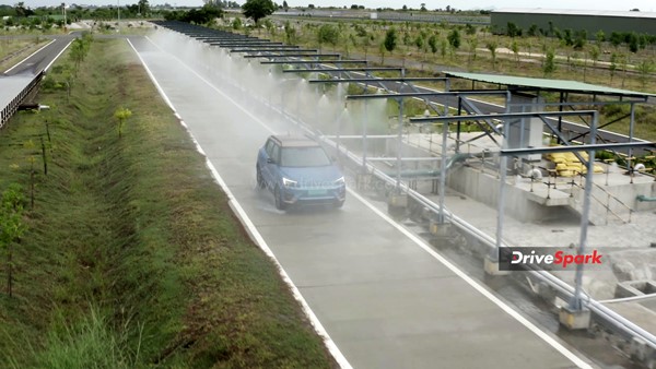 ரேஞ்ச் மட்டுமல்ல எல்லாமே சூப்பர் . . . மஹிந்திரா எக்ஸ்யூவி 400 காரின் ரிவியூ இதோ . . .