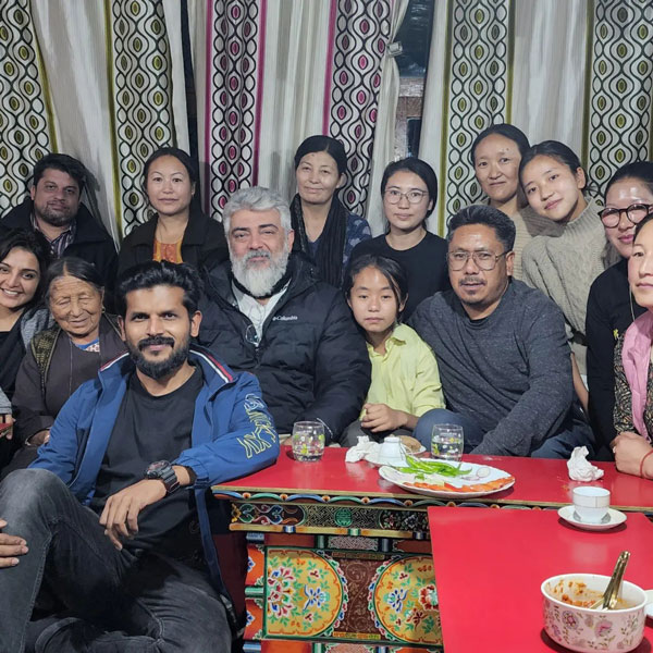 நடிகை மஞ்சு வாரியர் உடன் லடாக்கில் நடிகர் அஜித் பைக் ட்ரிப்!! படங்கள் இணையத்தில் வைரல் 