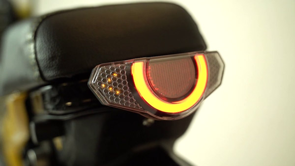 லோன்லாம் போட வேண்டியதில்ல... மாச சம்பளத்துலயே ஈஸியா வாங்கீரலாம்... இந்த எலெக்ட்ரிக் பைக்கின் விலை இவ்ளோதானா!