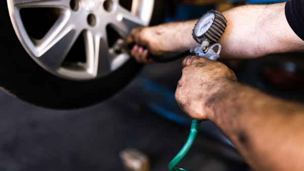 எல்லாமே ஏமாத்து வேலையா . . . டயர்களில் நைட்ரஜன் காற்றைப் பிடிப்பதால் எந்த பயனும் இல்லை . . . உண்மையாக நடப்பது இதுதான் . . . எல்லாமே ஏமாத்து வேலையா . . . டயர்களில் நைட்ரஜன் காற்றைப் பிடிப்பதால் எந்த பயனும் இல்லை . . . உண்மையாக நடப்பது இதுதான் . . .