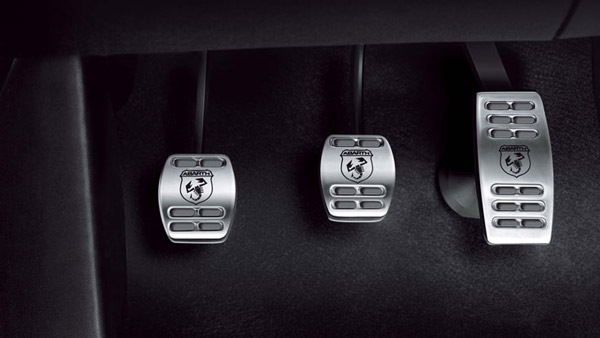 இந்த அம்சங்களை தராமலே இருந்திருக்கலாம்... கார்களில் வழங்கப்படும் இந்த அம்சங்களால் வெறுப்புதான் அதிகமாம்!