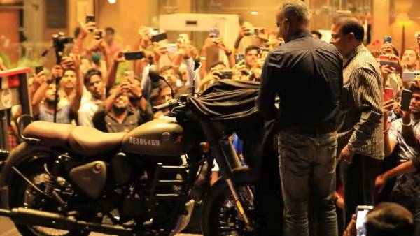 நடிகர் சிம்புவுக்கு ரூ.90 லட்சத்தில் சொகுசு கார்... கௌதம் மேனனுக்கு புல்லட் பைக்!! ப்ரோடியூஸரின் தாராள மனசு