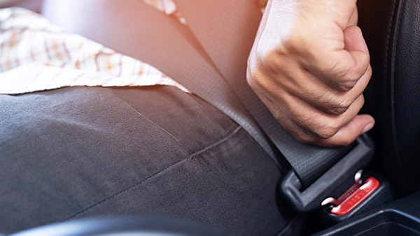 வெந்து தணிந்தது காடு . . . காருல பின்னாடி உட்கார்ந்தாலும் சீட் பெல்ட போடு . . . இல்லேன்னா அபராதம் கட்ட ரெடியா இரு