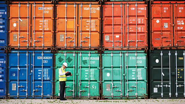 டாக்டரோட கையெழுத்தகூட புரிஞ்சுக்க முடியும் ஆனா இத புரிஞ்சிக்கறது ரொம்ப கஷ்டம்... கன்டெய்னர்ல வசவசனு கொடுக்கப்பட்டிருக்கும் எண்களுக்கு பின்னால் இருக்கும் அர்த்தம்!