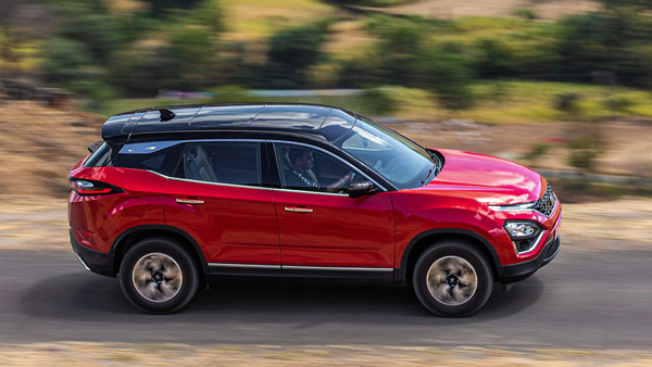 இம்மாம் பெரிய டிரக் மோதியும் காருக்கு பெருசா ஒன்னுமே ஆகல... தயாரிச்சது யாரு?.. நம்ம டாடாவாச்சே!