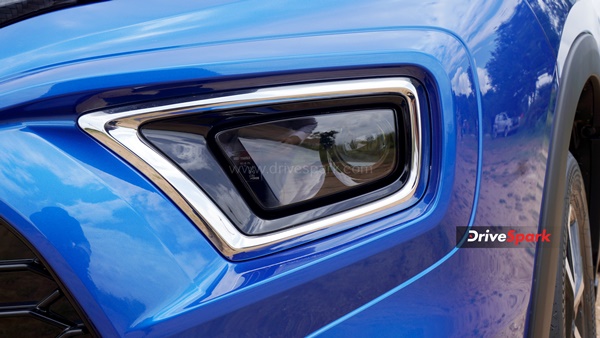 லிட்டருக்கு 28கிமீ மைலேஜ் தரும் காரின் விலை விபரம் வெளியீடு!.. எதிர்பார்த்ததை போலவே சூப்பரான விலையில் வந்திருக்கு!