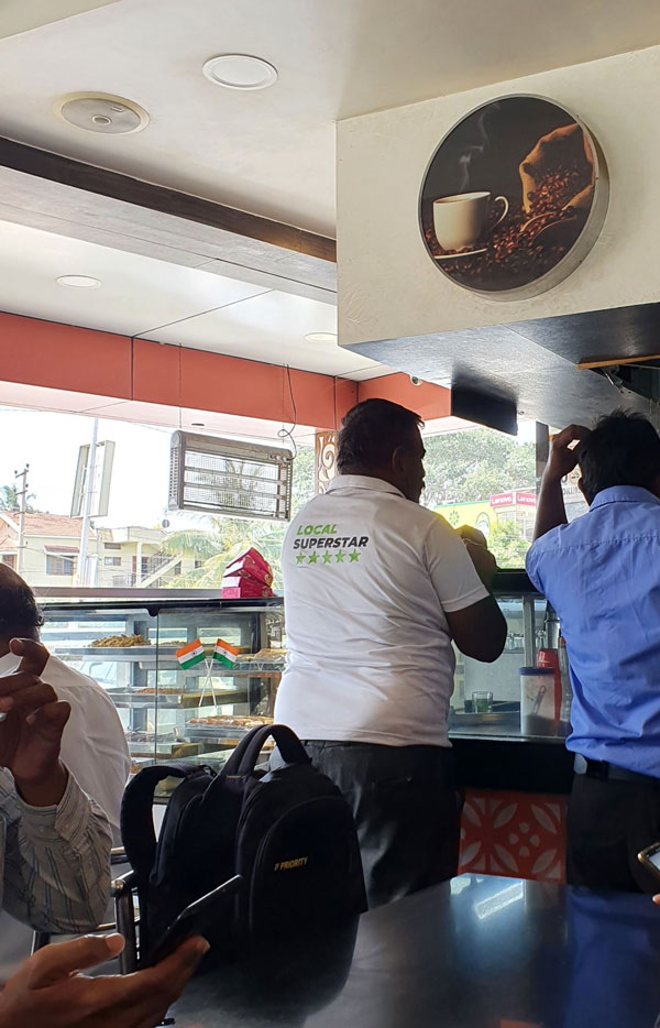 ஆன்லைன் டாக்ஸி டிரைவர்களிலும் நல்லவங்க இருக்காங்கப்பா...!! இணையத்தில் பலரது மனதை கொள்ளையடிச்சுட்டாரு!