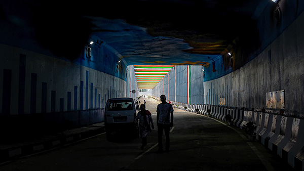 மழைக்காக பிரிட்ஜ் கீழே ஒதுங்க கூடாது... மீறினா அபராதம் போடுவாங்களாம்... அதிரடி அறிவிப்பு வெளியிட்ட காவல்துறை!