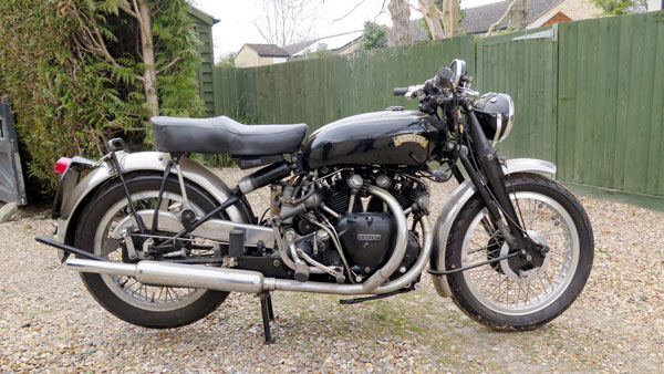 ராயல் என்பீல்டுக்கு போட்டியா பஜாஜும் களமிறங்க போகுதா!.. வின்சென்ட் பிராண்ட் பெயருக்கான உரிமத்தை பெற்ற பஜாஜ்!