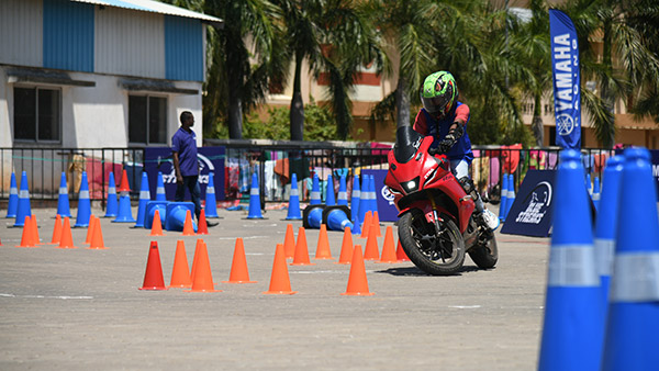 மதுரையில் யமஹா நிறுவனம் தி கால் ஆஃப் தி ப்ளூ என்ற சந்திப்பை நடத்தியது . . . இது குறித்த விரிவான தகவல்களைக் காணலாம் . . .