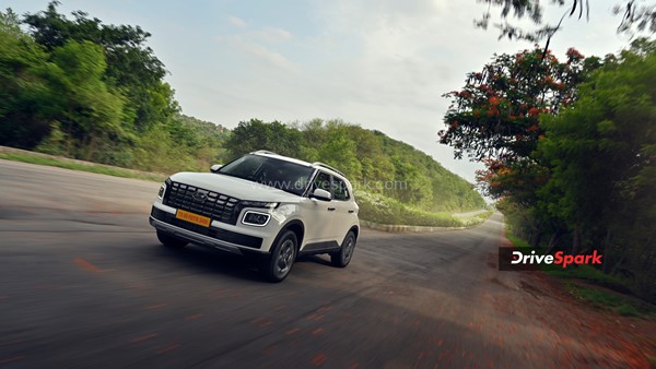 பட்டியலில் உள்ள 5 எஸ்யூவி கார்களுமே மிக அதிக மைலேஜை வழங்கும்... இந்த கார்கள் நம்ம கையில இருந்தா பெட்ரோல் விலையுயர்வு கவலையே இருக்காது!