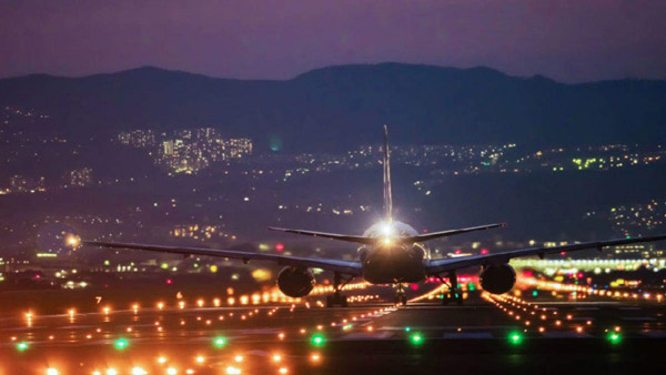 விமானத்தில் இந்த விளக்கு இல்லையென்றால் கதையே காலி!! ஏர்போர்ட்ல இருந்து விமானத்தை எடுக்க கூட விடமாட்டாங்க...