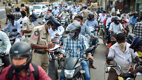டார்கெட் பண்ணீட்டாங்க... இனி வண்டிக்கு இது இல்லேனா அவ்ளோதான்... அதிரடி உத்தரவால் வாகன ஓட்டிகள் கலக்கம்!