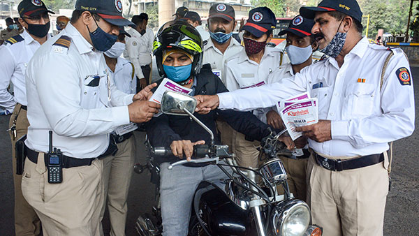 செக் வெச்சுட்டாங்க... இனிமேல் இது இல்லேனா வீட்டை விட்டு கூட வண்டிய வெளிய எடுக்க முடியாது! அரசு அதிரடி உத்தரவு!