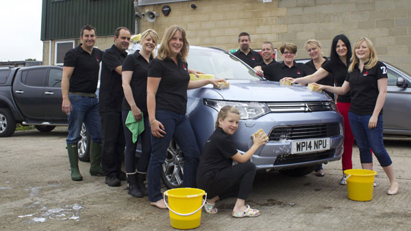 காரை வீட்டிலேயே வைத்து டீடெய்லிங் செய்ய தேவைப்படும் 5 முக்கிய பொருட்களின் பட்டியல்! எப்பவுமே காரை புதுசு போல வச்சுக்கலாம்!