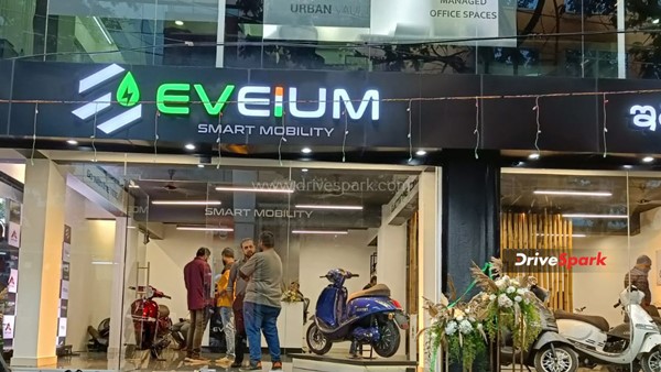 15 ஆயிரம் ரூபா வரை விலையை கம்மி பண்ணிய பிரபல நிறுவனம்... இந்த எலெக்ட்ரிக் ஸ்கூட்டர்களை வாங்க இதுவே சரியான நேரம்!