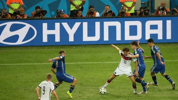 5 குழந்தைகளுக்கு தாய்... கேரள இளம்பெண்ணின் கத்தார் நோக்கிய கார் பயணம்!! எதற்காகனு தெரியுமா?