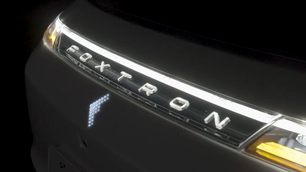 ஆப்பிள் நிறுவனம் தயாரித்த முதல் எலெக்ட்ரிக் கார் வெளியீடு... கொண்டாட்டத்தில் ஐ-போன் பிரியர்கள்... செம்ம அழகா இருக்கு!