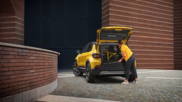  லேட்டா வந்தாலும் லேட்டஸ்டாக வரும் ஜீப் நிறுவனத்தின் எலெக்ட்ரிக் கார்... ஆடி, பிஎம்டபிள்யூ-க்கு இப்பவே நடுங்க ஆரம்பிச்சுருக்கும்!