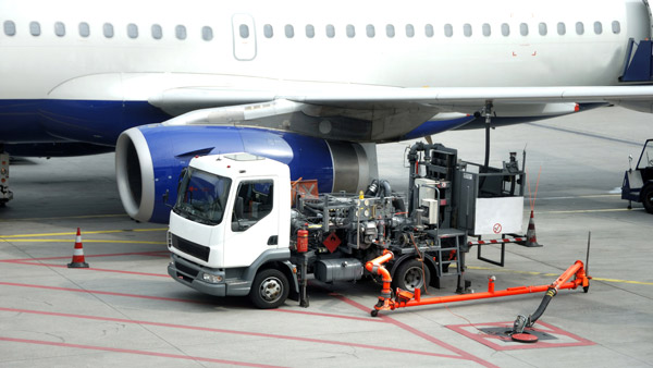 குறிப்பிட்ட சில வகை விமானங்களுக்கான எரிபொருளில் சாயம் கலக்கப்படுகிறதாம்... ஏன் தெரியுமா?