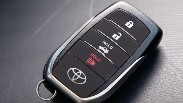 சாவிகூட தயாரிக்க முடியாத நிலைக்குப் போன டொயோட்டா . . . மீண்டும் கற்காலத்திற்கே போயிடுவாங்க போல . . .