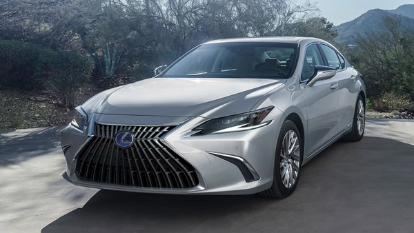 ஆடி ஏ6 சொகுசு காருக்கு ஆப்பு வைக்கணுமாம்... செல்ஃப் சார்ஜ் வசதியுடன் அப்டேடட் லெக்சஸ் இஎஸ் 300எச் சொகுசு செடான் அறிமுகம்!