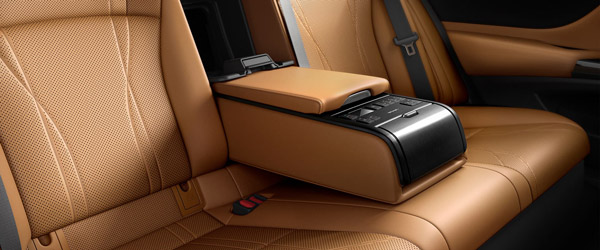 ஆடி ஏ6 சொகுசு காருக்கு ஆப்பு வைக்கணுமாம்... செல்ஃப் சார்ஜ் வசதியுடன் அப்டேடட் லெக்சஸ் இஎஸ் 300எச் சொகுசு செடான் அறிமுகம்!