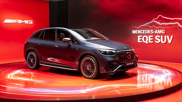 கண்டிப்பா இந்த காருல இருக்க ஒவ்வொரு அம்சமும் உங்களை வாங்க தூண்டும்... மிக சூப்பரான எலெக்ட்ரிக் காரை வெளியீடு செய்த மெர்சிடிஸ்!