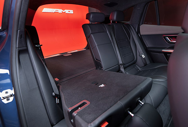 கண்டிப்பா இந்த காருல இருக்க ஒவ்வொரு அம்சமும் உங்களை வாங்க தூண்டும்... மிக சூப்பரான எலெக்ட்ரிக் காரை வெளியீடு செய்த மெர்சிடிஸ்!