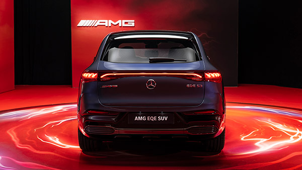 கண்டிப்பா இந்த காருல இருக்க ஒவ்வொரு அம்சமும் உங்களை வாங்க தூண்டும்... மிக சூப்பரான எலெக்ட்ரிக் காரை வெளியீடு செய்த மெர்சிடிஸ்!