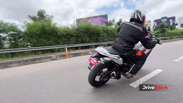 இப்படி ஒரு பைக்கை யாருமே கேள்விப் பட்டிருக்க மாட்டாங்க... ஆனா பைக் செமயா இருக்கு . . . - மோட்டோ மோரினி எக்ஸ் - கேப் 650 எக்ஸ் ரிவியூ . . .