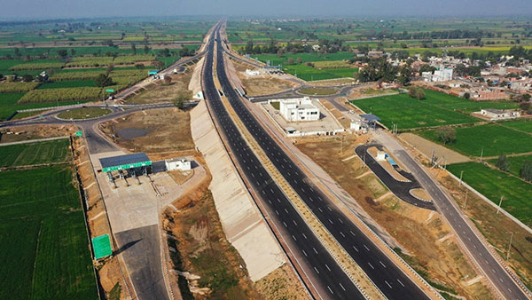 1000 கி.மீ தூரத்தை வெறும் 5 மணி நேரத்தில் கடக்கலாம் . . . இந்தியாவிற்கு வருகிறது உலகின் அதிவேக ஹைவே . . . . 