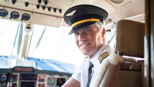 ரகசியமா வெச்சிருப்பாங்க... பைலட்களிடம் எப்பவும் ஒரு பாட்டில் இருக்கும்! இதுல இவ்ளோ பெரிய விஷயம் மறஞ்சிருக்கா!